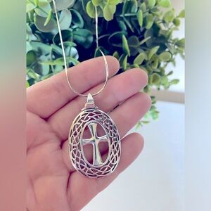 Large Solid 925 Sterling Silver Cross Celtic Knot Wreath Pendant necklace 15.5”